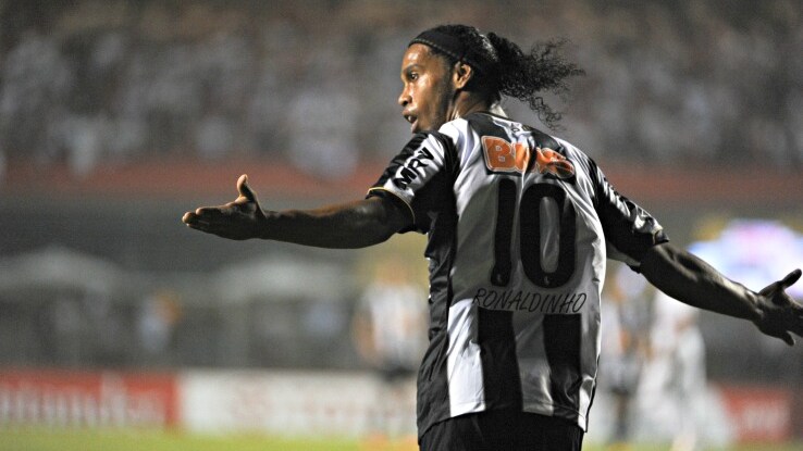 ronaldinho esulta