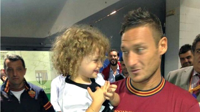 totti e la piccola tifosa