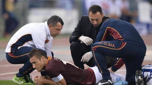infortunio per totti