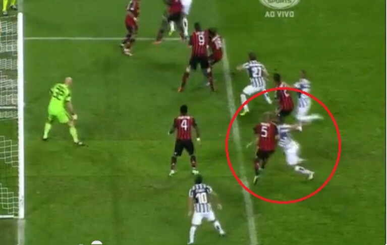 mexes pugno a chiellini