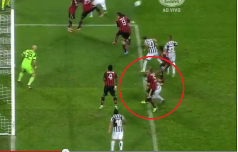 mexes pugno a chiellini