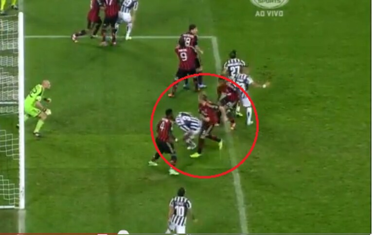 mexes pugno a chiellini