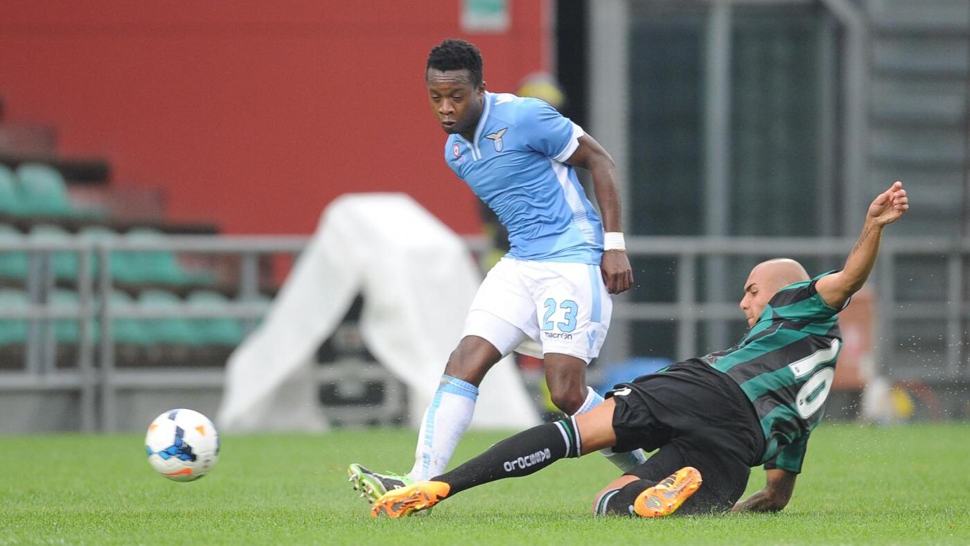il calciatore della lazio sventa scippo