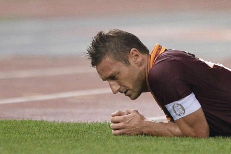 roma napoli infortunio per il capitano