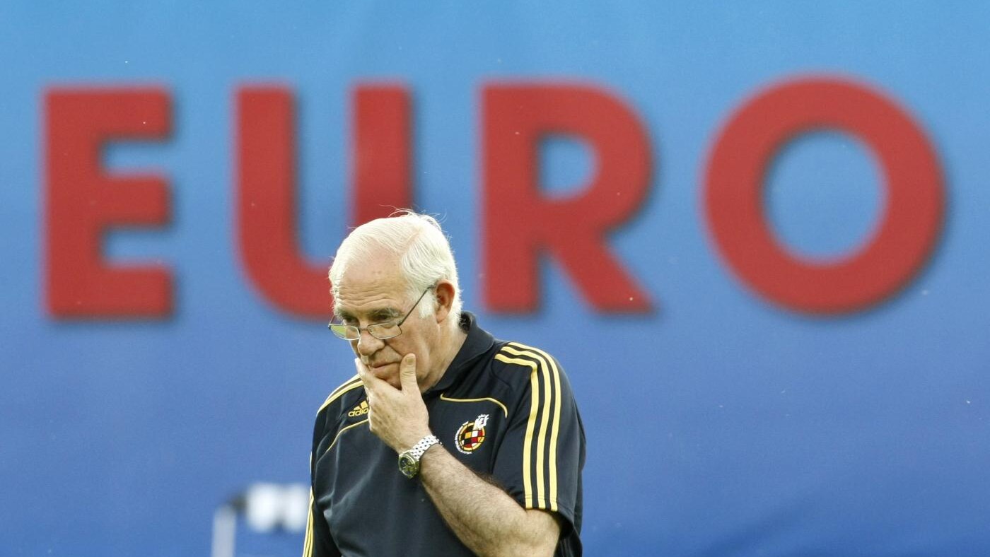 il tecnico della spagna campione d'europa 2008 lascia il calcio