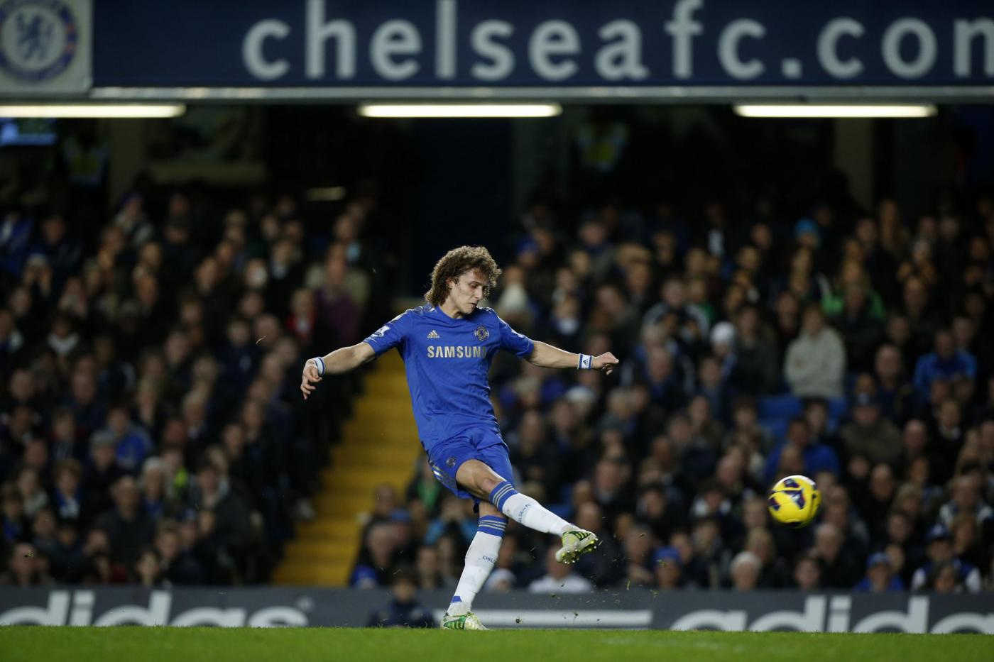 il barca offre 35 milioni per il brasiliano del chelsea
