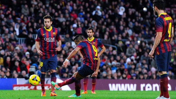 Barcellona-Elche 4-0, tripletta di Sanchez e Martino torna in testa