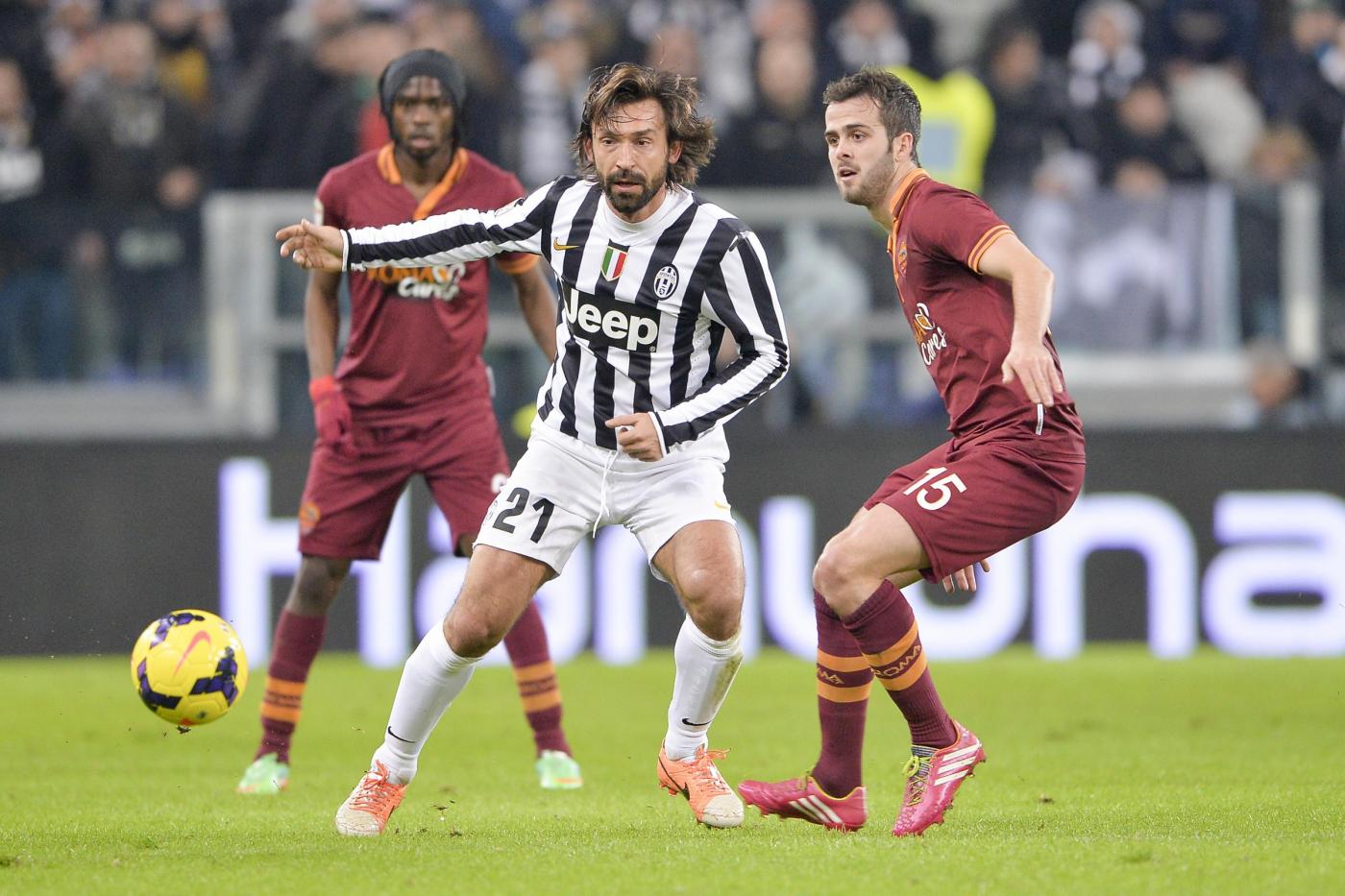 centrocampisti in azione