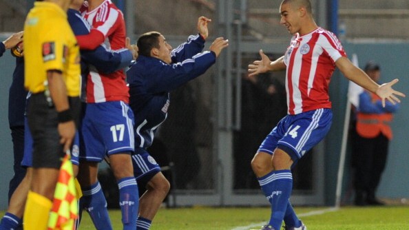 roma e barcellona litigano per l'attaccante del paraguay