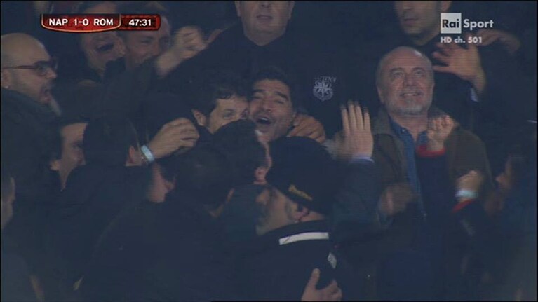 esulta maradona