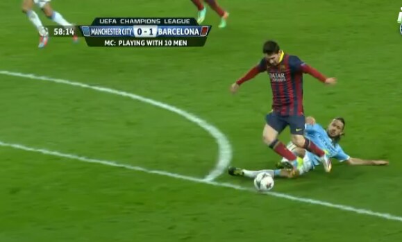 messi atterrato da de michelis fuori area