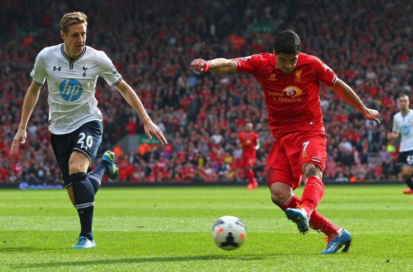 Liverpool-Tottenham 4-0, Suarez al comando della Premier League