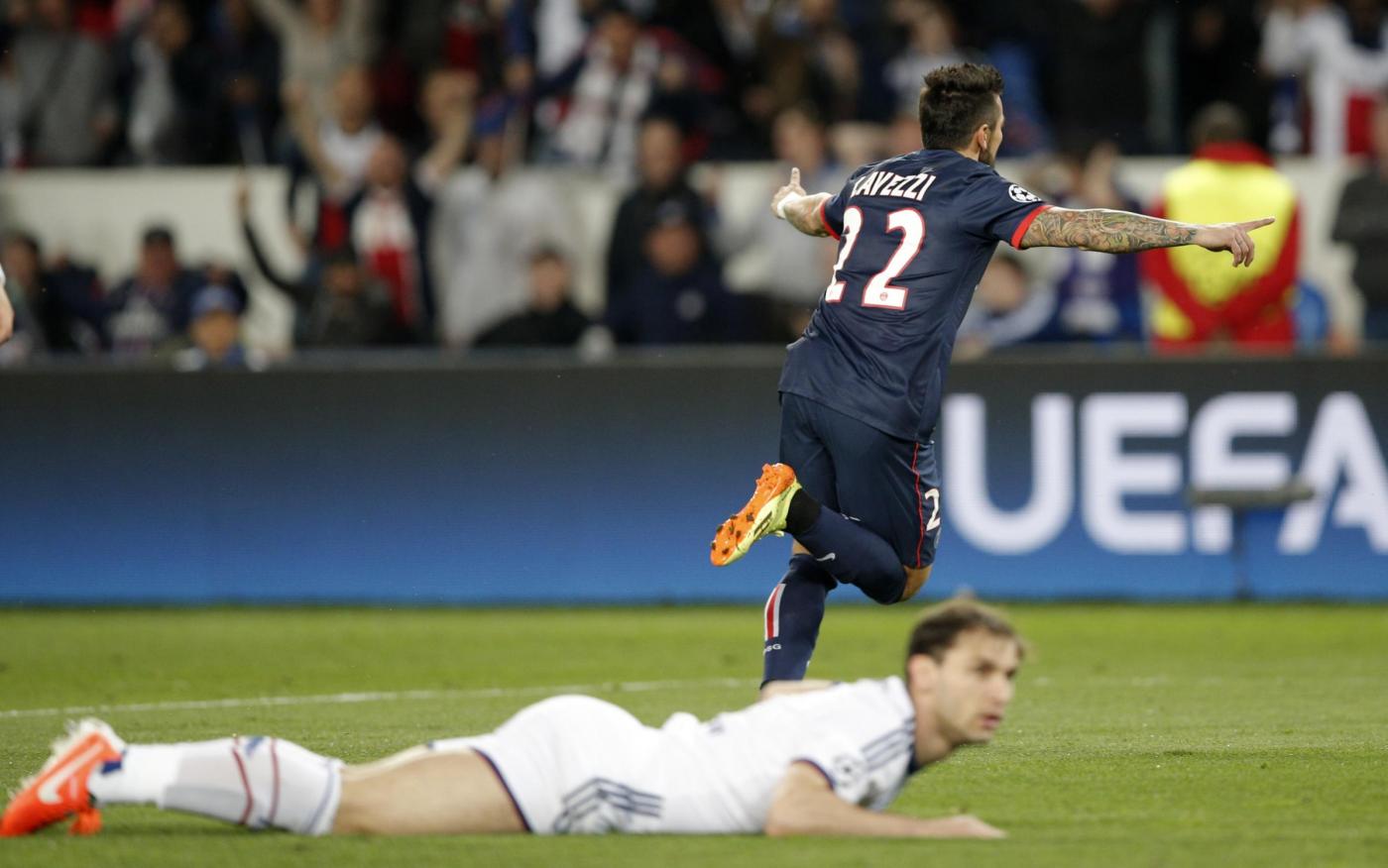 Lavezzi vendica il Napoli, 2 schiaffi al Chelsea di Mourinho