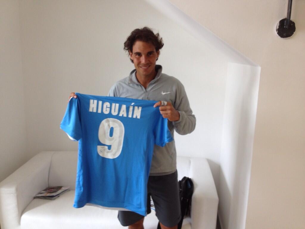 nadal con la maglia di higuain