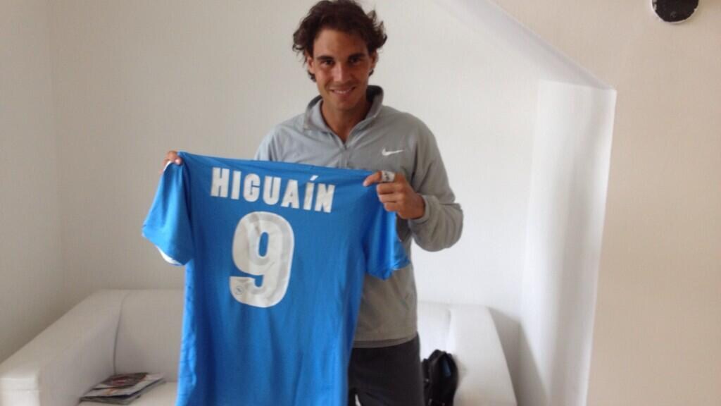 nadal con la maglia di higuain