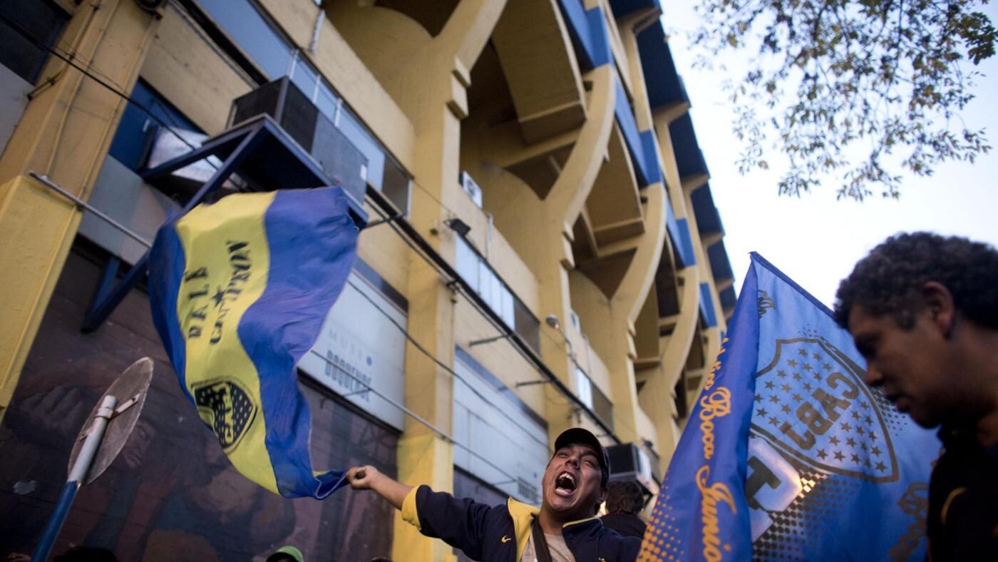 i tifosi del boca protestano per riquelme