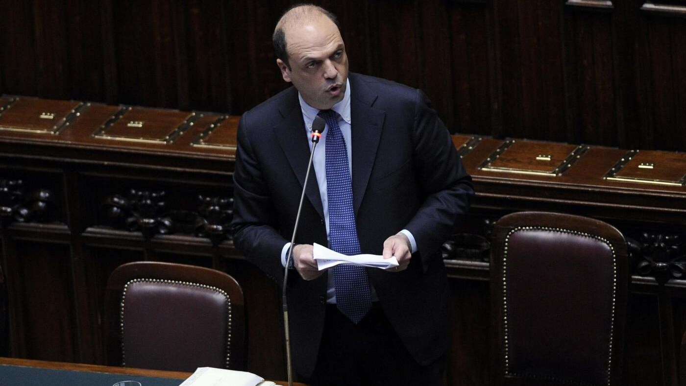 il ministro dell interno attacca la roma