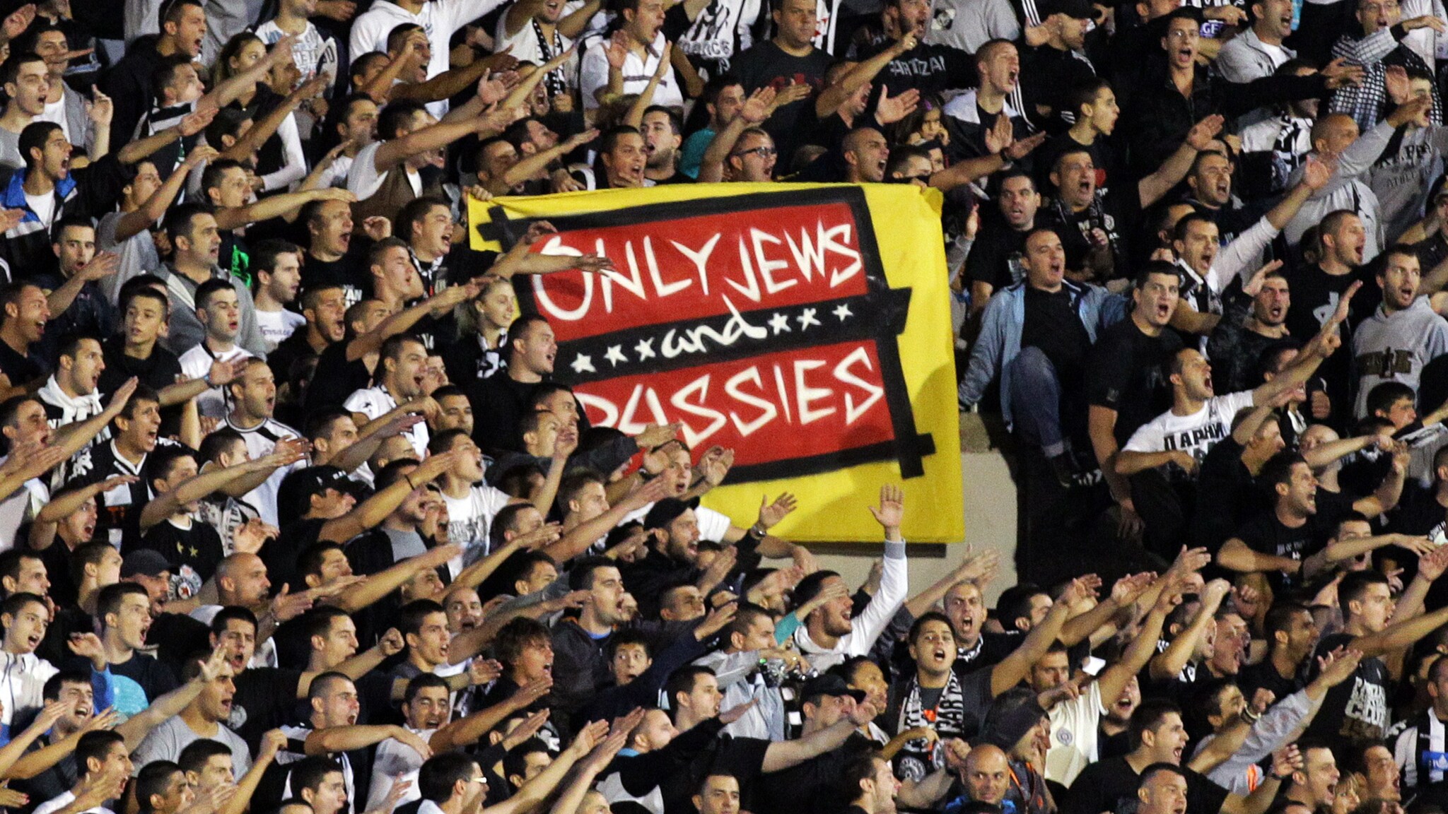striscione partizan tottenham