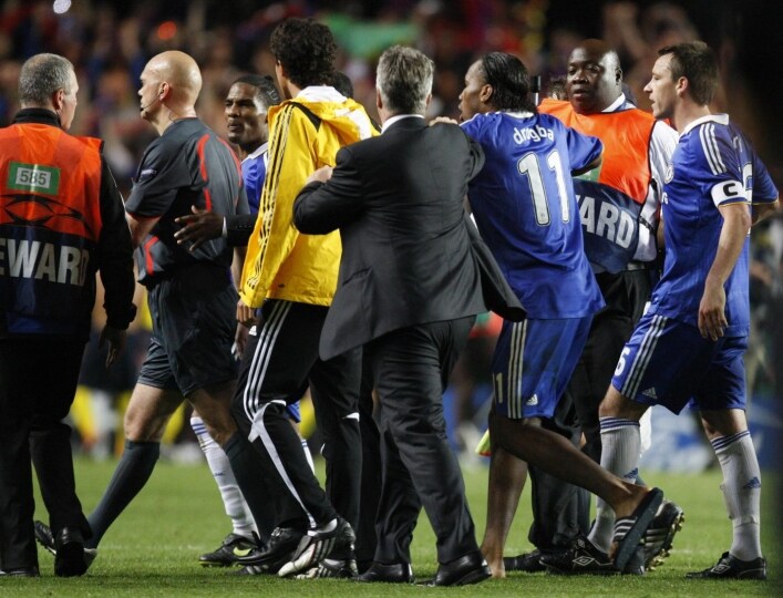 Drogba attacca l\'arbitro