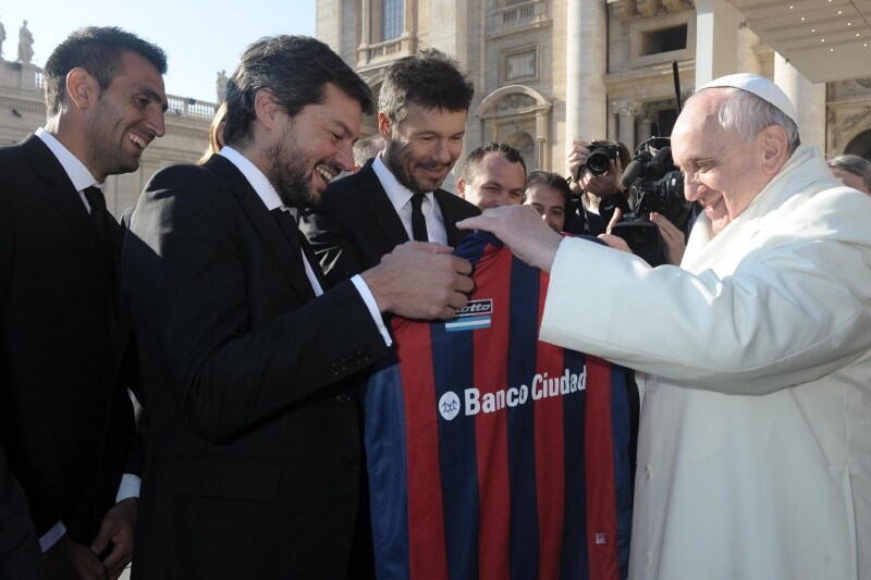 bergoglio-socio-e-tifoso-speciale-del-club-rossoblu