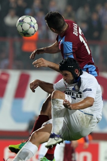 Yilmaz sovrasta Christian Chivu