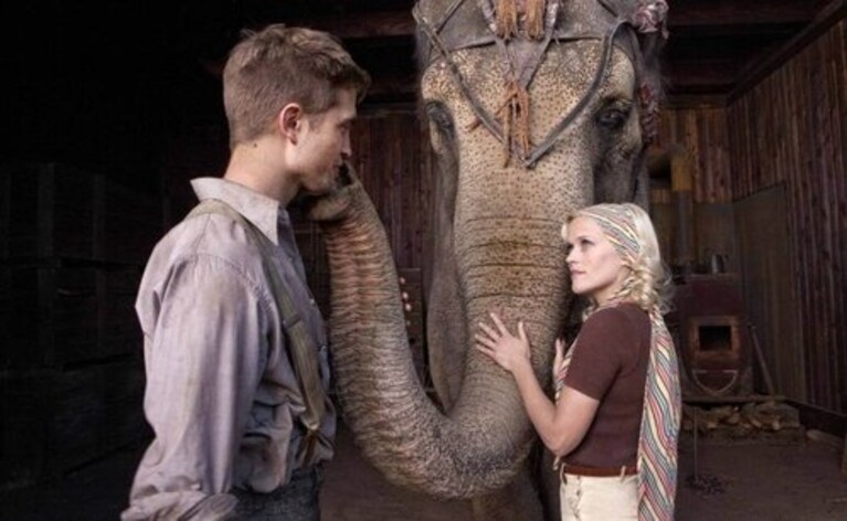 Reese Witherspoon sul set con Robert Pattinson