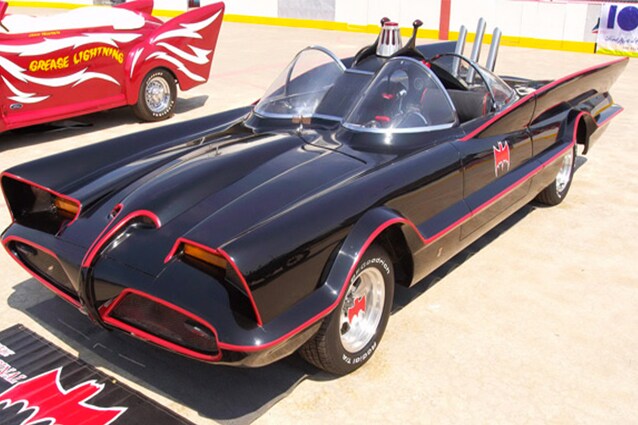 La Batmobile originale, utilizzata da Adam West nella popolare serie televisiva del 1966, sarà messa all'asta il prossimo gennaio 2013.