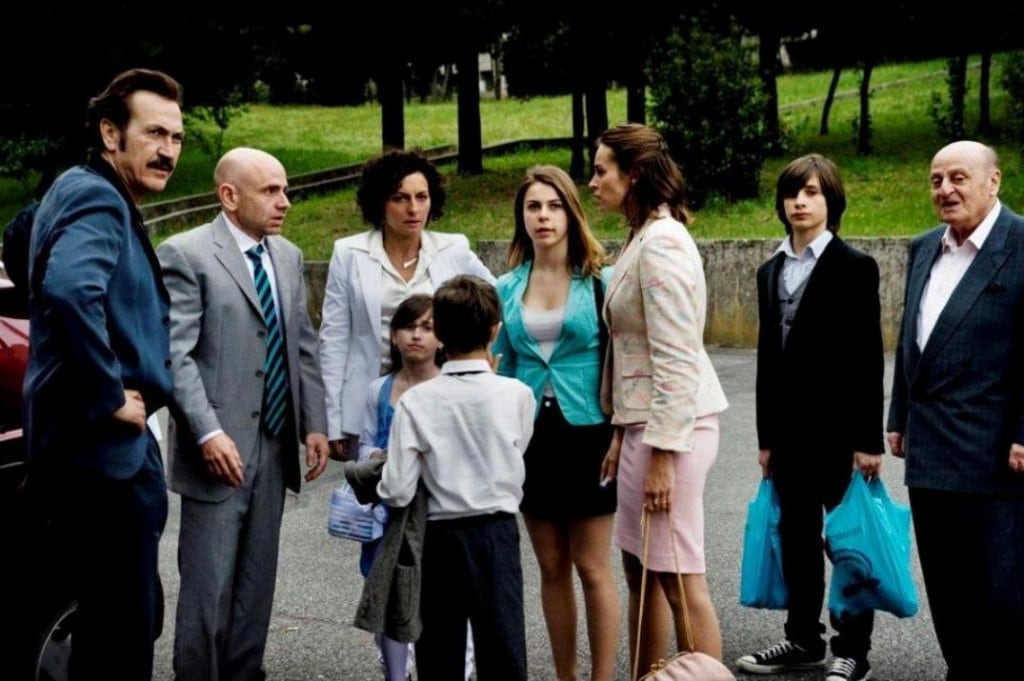 Tutti contro tutti per liberare la casa occupata