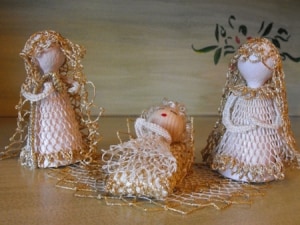 presepe all'uncinetto dorato