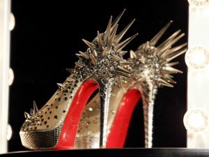 Christian Louboutin per la prima volta in mostra a Londra (2)