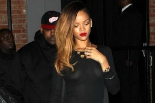 Rihanna e il nude look che lascia senza fiato