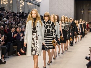 London Fashion Week 2013 Burberry Prorsum, cuori e animalier per l'inverno