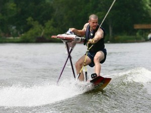 Extreme Ironing, l'ultima mania del web: stirare nei posti più impensabili al mondo (FOTO)