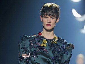 Lanvin sfila a Parigi tra scarafaggi e insetti