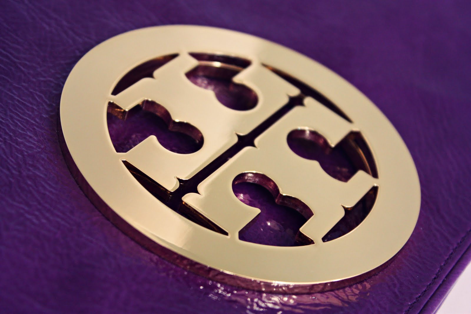 Chi ha copiato il logo? Tory Burch ingaggia un detective