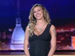 Belen, sexy scollatura per la prima semifinale di "Italia's Got Talent"