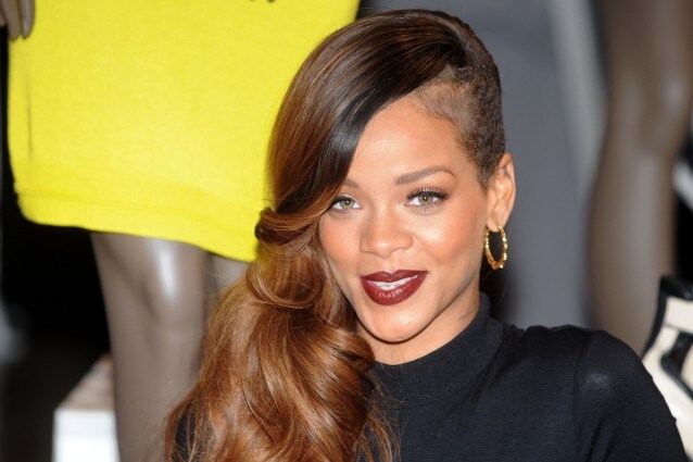 rihanna senza reggiseno