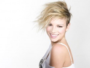 Emma Marrone diventa stilista e lancia una collezione di moda