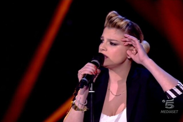 Emma Marrone, look da “bad girl” per la quinta puntata di Amici 2013