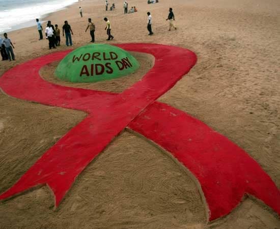 logo lotta Hiv sulla sabbia
