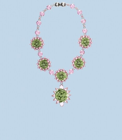 collier-con-fiori-in-resina-di-prada