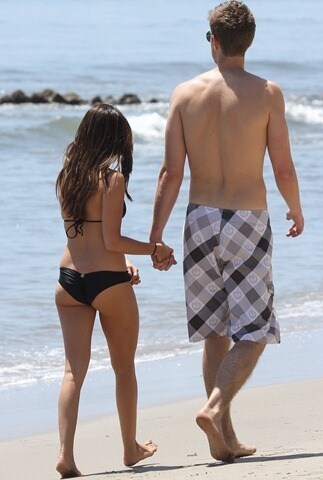 ashley-tisdale-bikini-lato-b