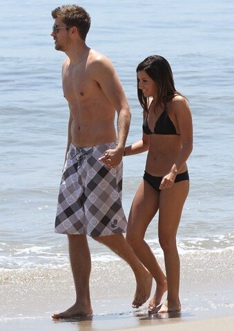 ashley-tisdale-spiaggia