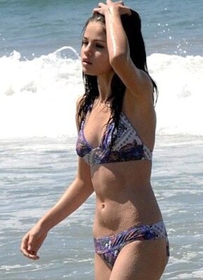 selena-gomez-bikini