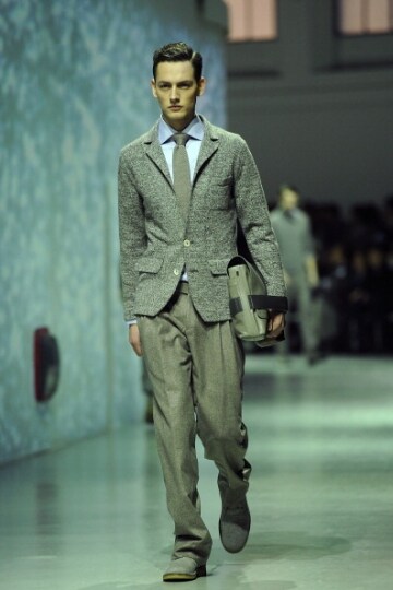 giacca-in-maglia-e-pantalone-in-lana-grigio