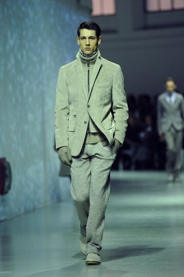 giacca,-pull-con-chiusura-e-pantaloni-simil-tuta-color-ghiaccio