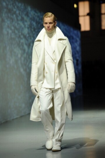 look-total-white