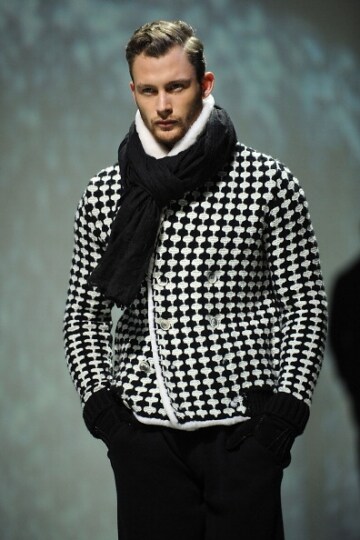 pull-doppiopetto-con-fantasia-black-and-white