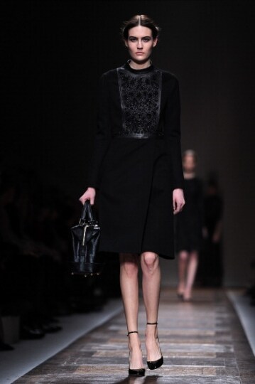 cappotto-con-inserto-in-pelle-intarsiata-al-laser