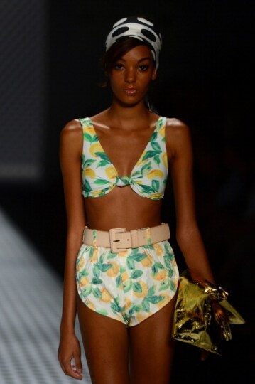 Costumi in passerella alla fashion week di Rio.